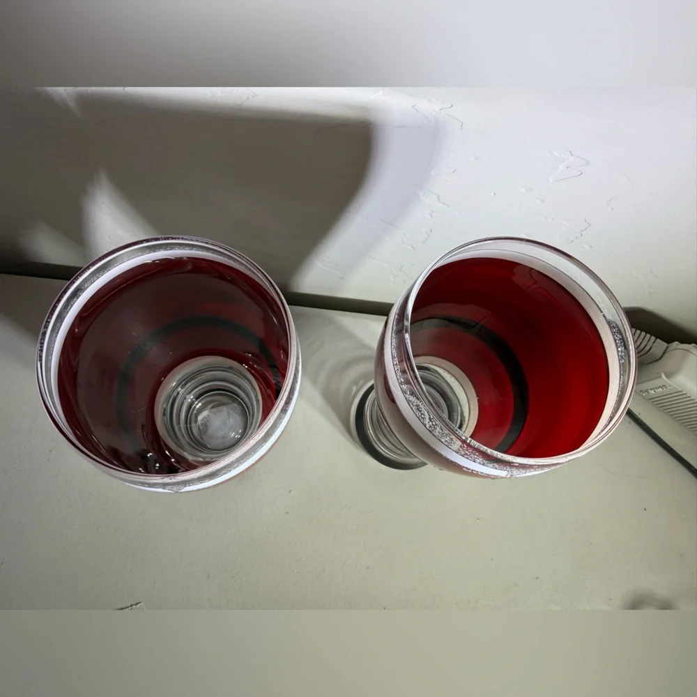 Pair Of Pier 1 Imports Christmas Glasses 20 fl oz Hand Painted‎ Santa